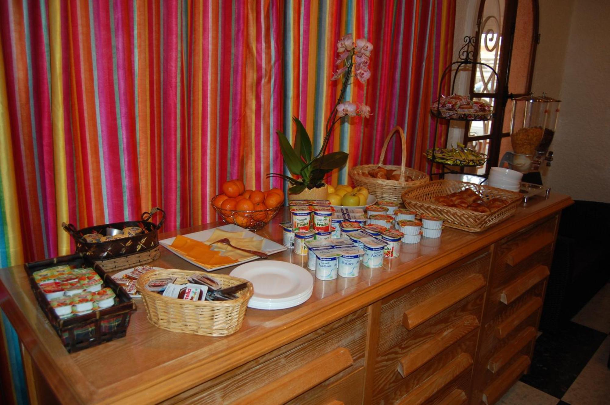 Hotel De La Plage 2 Etoiles Valras-Plage Exteriör bild