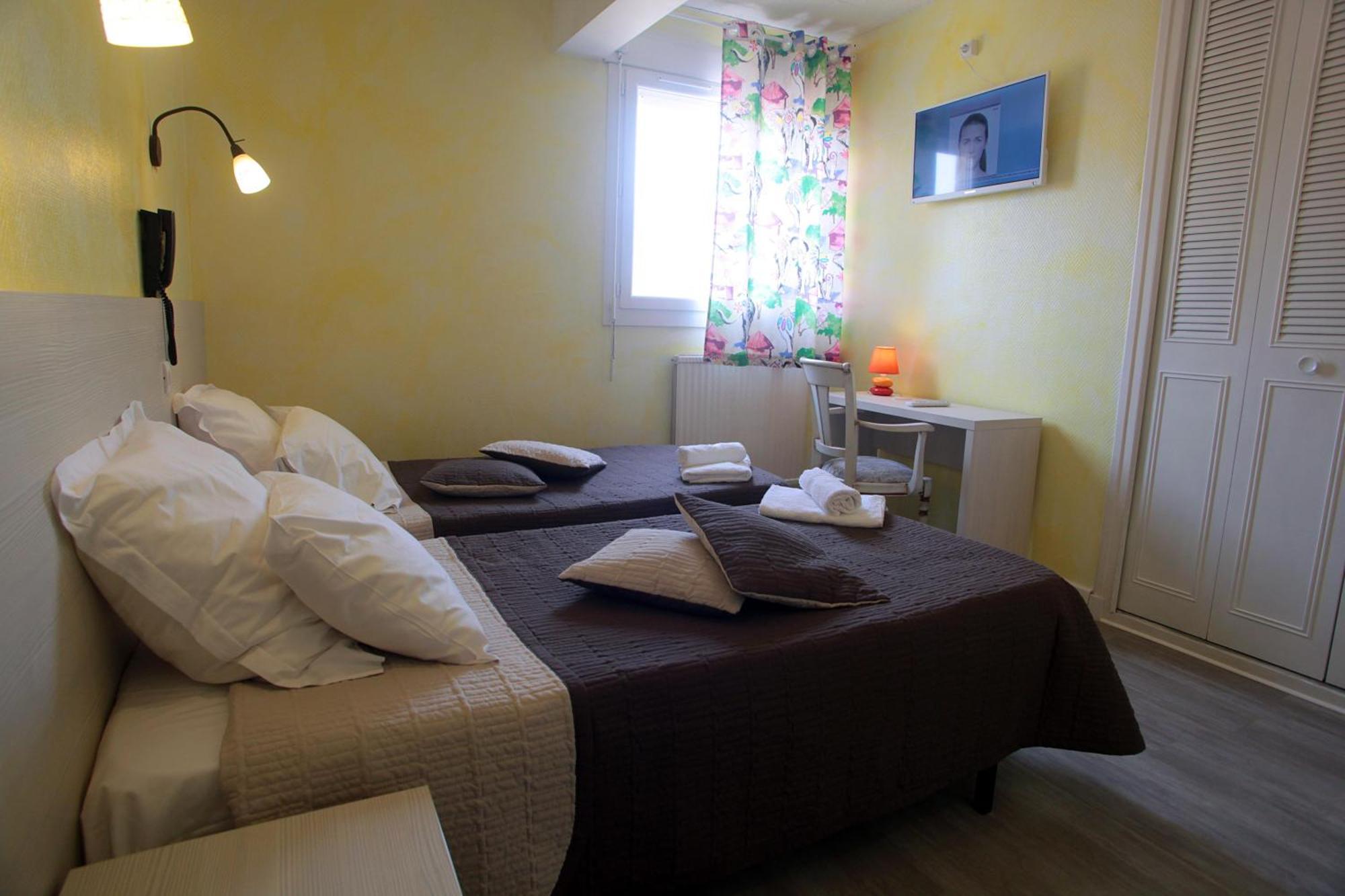 Hotel De La Plage 2 Etoiles Valras-Plage Rum bild